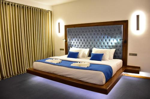 Un pat sau paturi într-o cameră la Hilldale Retreat