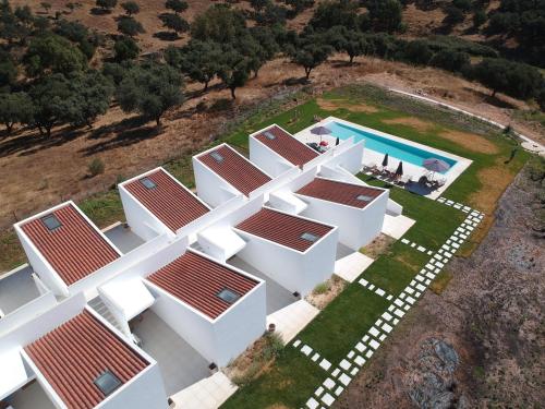 an aerial view of a white house with a swimming pool at Herdade Ribeira de Borba in Vila Viçosa