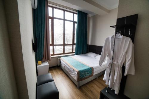 Voodi või voodid majutusasutuse Golden Hotel toas