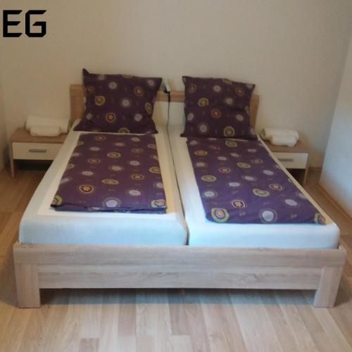 Ein Bett oder Betten in einem Zimmer der Unterkunft Apartment am Golfplatz