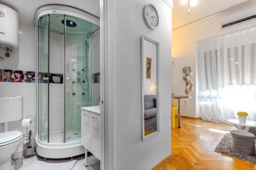 Ένα μπάνιο στο Studio apartman Piramida