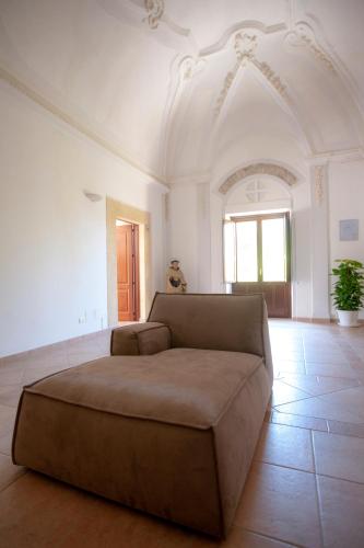 a large couch in a large room with a ceiling at Il Carmine Dimora Storica in Erice