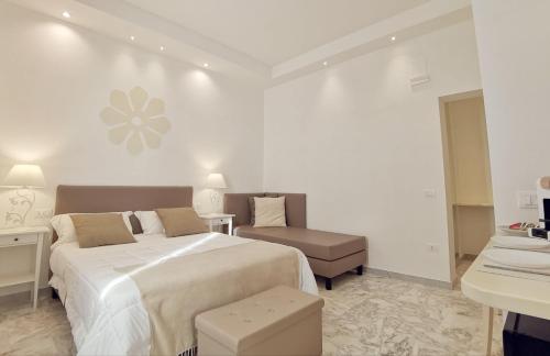 FLOS Guest Houseにあるベッド