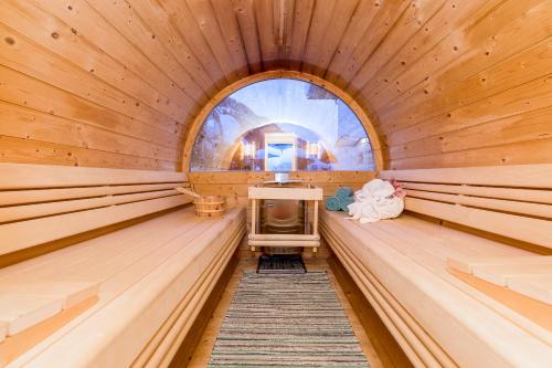 a sauna with a round window in a wooden cabin at Art-Apartments Kartnaller superior in Neustift im Stubaital