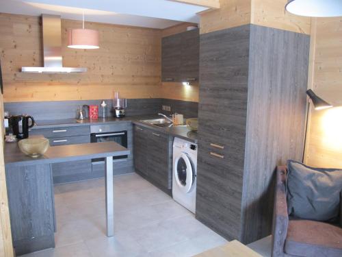 a kitchen with a washer and a washing machine at Le Bianca 102 Residence l'Epinette in Valloire
