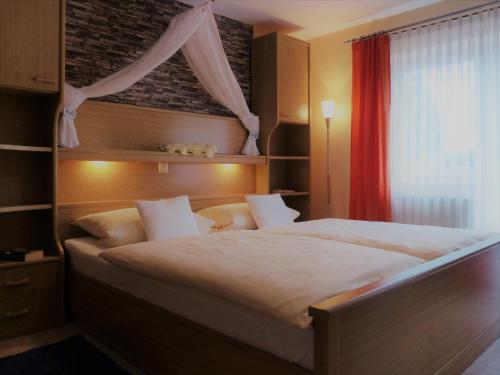 a bedroom with a large bed with a red curtain at Ferienwohnung Bappert in Oberwesel