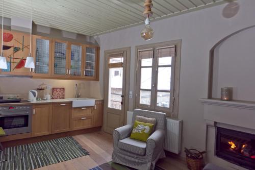 Η κουζίνα ή μικρή κουζίνα στο Parnassiko Guest House