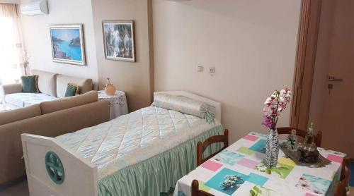 Ένα ή περισσότερα κρεβάτια σε δωμάτιο στο Maria's Garden House