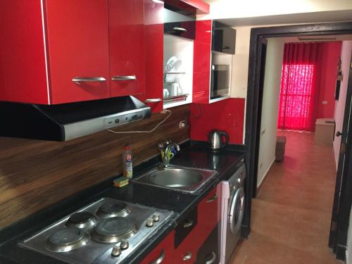 Ett kök eller pentry på Hotel apartments - porto el sokhna - family only