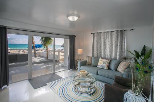 
a living room filled with furniture and a large window at El Zafiro Boutique Hotel in Maho Reef
