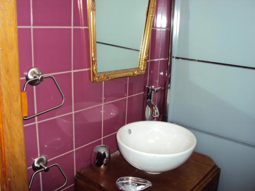 Koupelna v ubytování Roulottes du Rouard