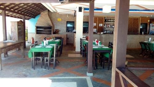 En restaurant eller et spisested på Porto Real Resort Suites Angra
