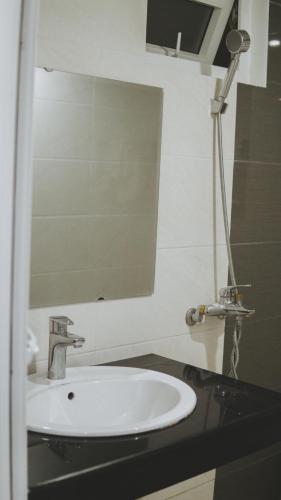 Hoang Ngan 2 Hotel - TP. Vinhにあるバスルーム