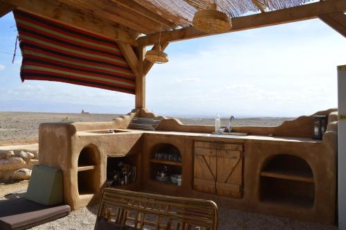 an outdoor kitchen with a view of the desert at Desert Days mud cabin's Resort in Zuqim