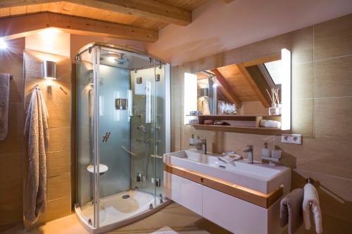 A bathroom at Bellaire Tirol