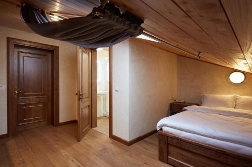 Ένα ή περισσότερα κρεβάτια σε δωμάτιο στο Ganz & SPA