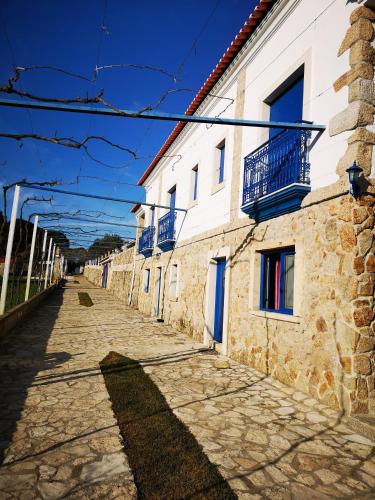 a street in a town with a building at Quinta Ribeiro Tanquinhos in Tancos
