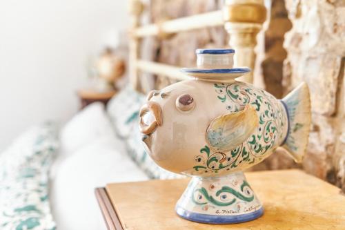 a vase sitting on top of a wooden table at Palazzo Gentilcore in Castellabate