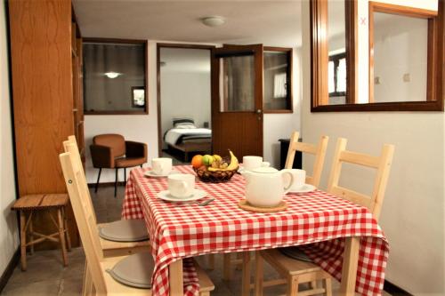 a table with a red and white checkered table cloth at Casa Celeste Portugal in Vila Nova de Gaia
