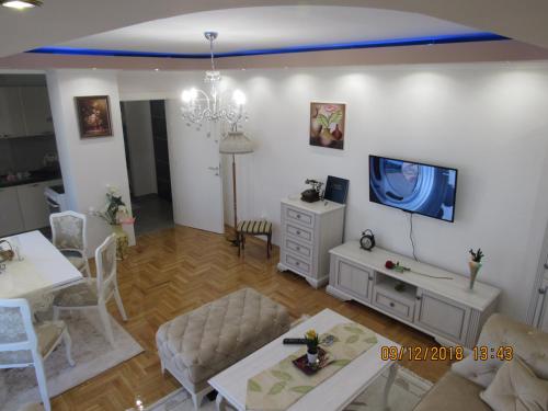 Μια τηλεόραση ή/και κέντρο ψυχαγωγίας στο Apartman Tea 2