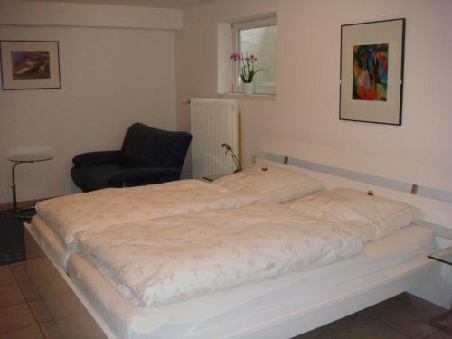 Un pat sau paturi într-o cameră la Ferienwohnung Thimm