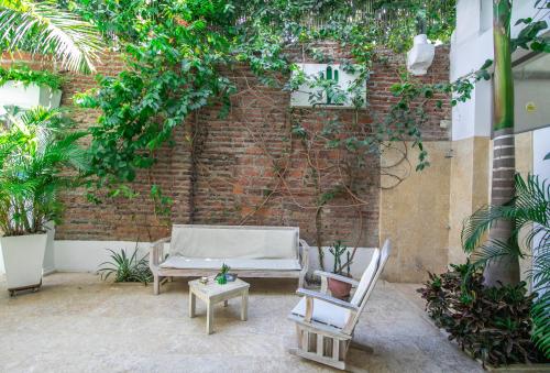 Κήπος έξω από το El Cactus Luxury Apartments in Historic Center