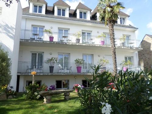 Un jardín fuera de Hôtel du Littoral