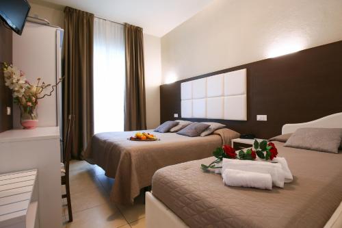 Säng eller sängar i ett rum på Hotel Bergamo