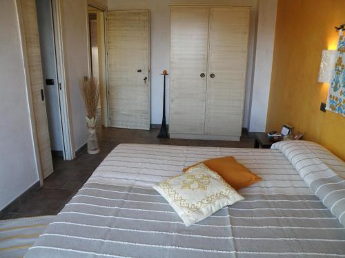a large bed with a pillow on top of it at Le Stanze di Patika in Tortolì