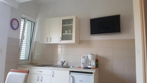 A kitchen or kitchenette at Anka Bunić