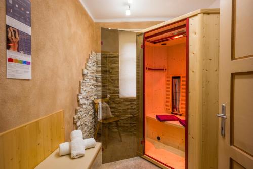 Ένα μπάνιο στο Apartments Ferienhaus Ortner