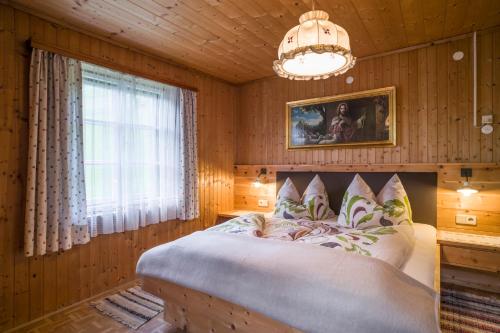 Ένα ή περισσότερα κρεβάτια σε δωμάτιο στο Apartments Ferienhaus Ortner