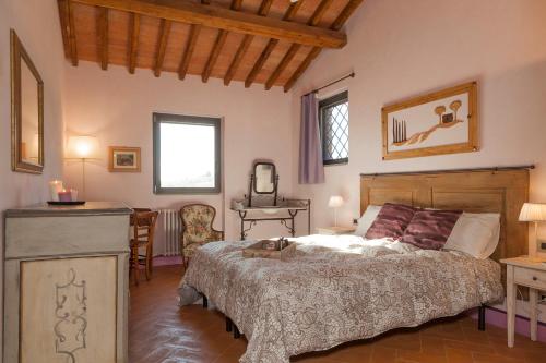 a bedroom with a bed and a table and a chair at La Casa di Thea in Impruneta