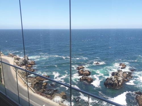 a view of the ocean from a building at Exclusivo Departamento Con Con Primera Linea in Concón