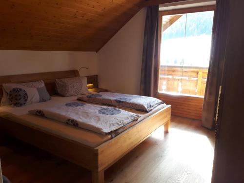 Ένα ή περισσότερα κρεβάτια σε δωμάτιο στο Lungau Apartment - Ferienwohnung Haus Esl