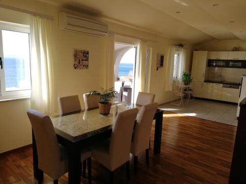 Η κουζίνα ή μικρή κουζίνα στο Apartment BlueBay