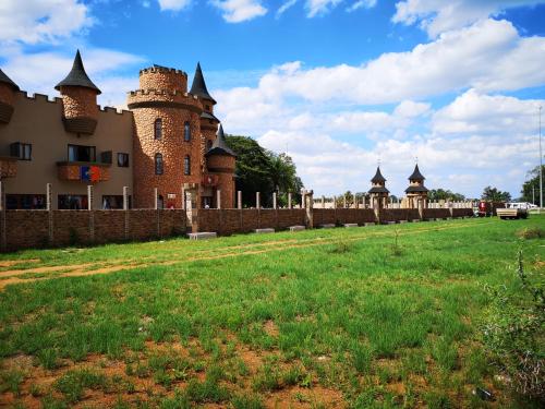 Vonkajšia záhrada v ubytovaní Excalibur Boutique Hotel