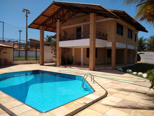 Πισίνα στο ή κοντά στο Linda casa próximo do Beach Park