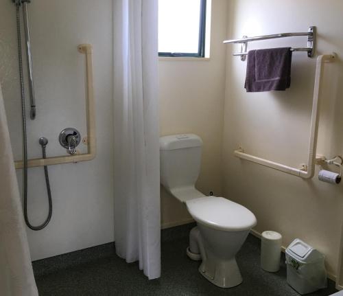 Et badeværelse på Otorohanga Kiwi Holiday Park