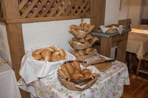 a table with baskets of bread on top of it at Kurhotel Eichinger in Bad Wörishofen