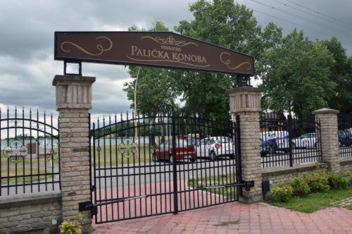 a gate with a sign that reads palacio vancouver at Extra Jezero rooms in Palić