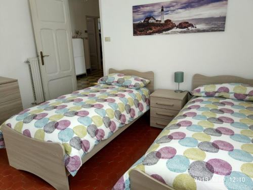 two beds sitting next to each other in a bedroom at Ca' Federica in Vallecrosia