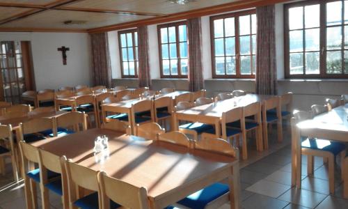 Junges Hotel Zell am Seeにあるレストランまたは飲食店