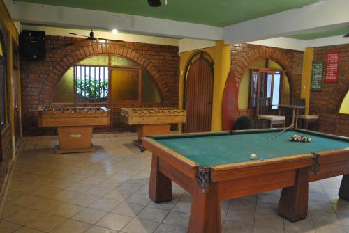 a room with a pool table and two sinks at Bujama Campo Mar in Bujama Baja