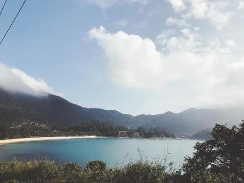 a view of a lake with mountains in the background at Sunbay Homestay Cu Lao Cham in Tân Hiệp