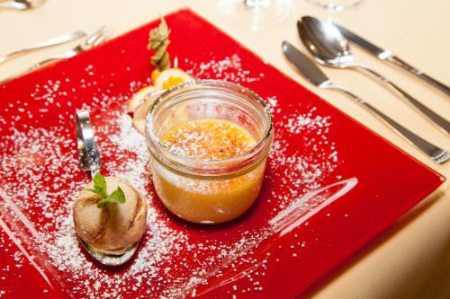 Makanan di atau berdekatan hotel