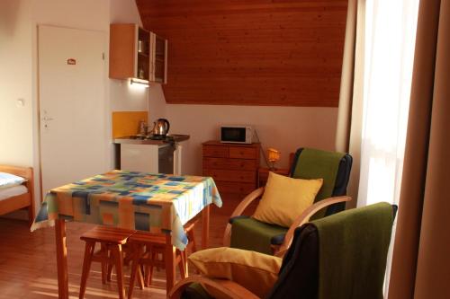 Una cocina o cocineta en Žltý dom Vrbov