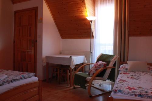 Una cama o camas en una habitación de Žltý dom Vrbov