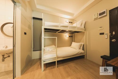 Postel nebo postele na pokoji v ubytování Get GuestHouse 2 ( Sangsri soi 4)