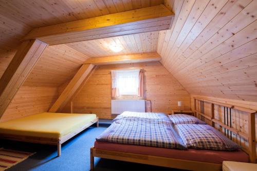 Llit o llits en una habitació de Chaloupka u potoka